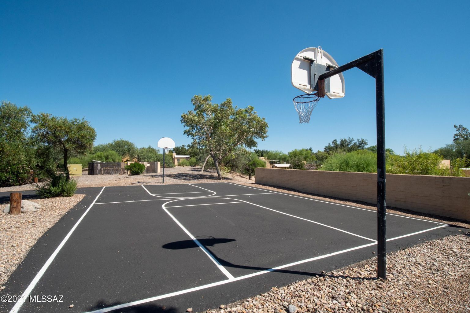 Building Photo - 1850 N Circulo de la Cienega