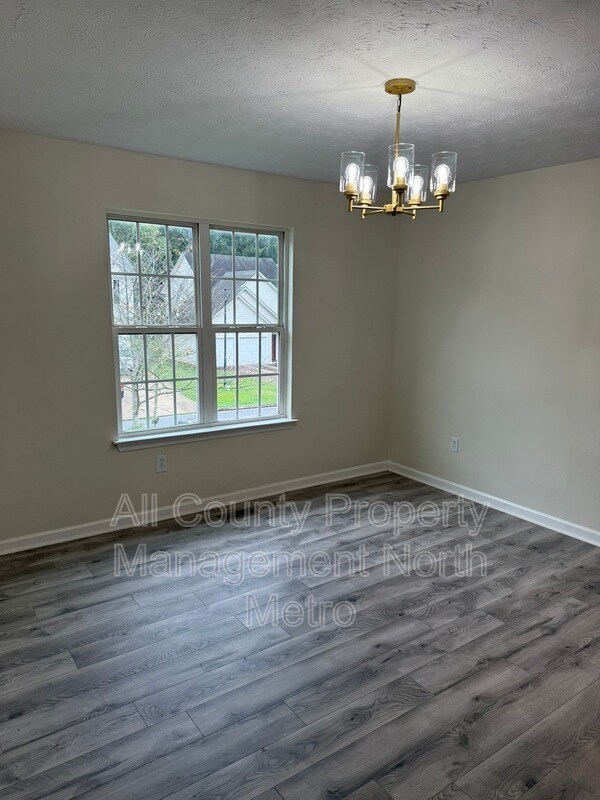 Building Photo - 170 S Barbara Ln
