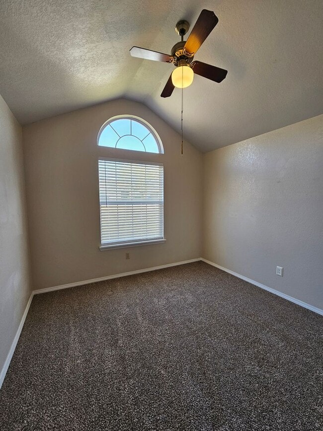 Building Photo - (3) Bed/(2) Bath in SE Norman! Pets Negotiable!