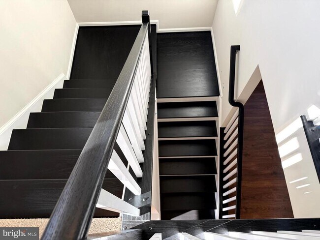 Building Photo - 461 Hanson St