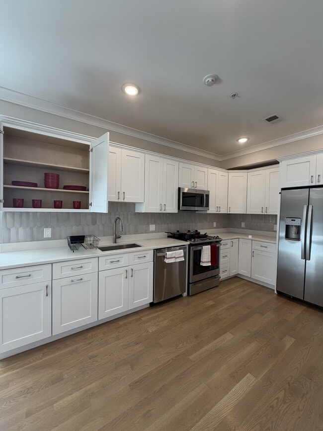 Building Photo - 104 Warren St