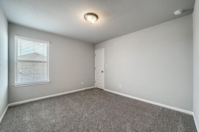 Building Photo - 2924 Sage Ranch Dr