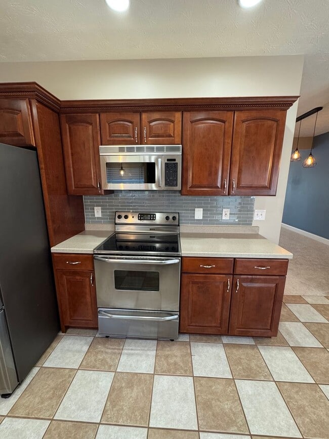 Building Photo - 2 Bed 2 full and 2 1/2 Bath- Imperial PA
