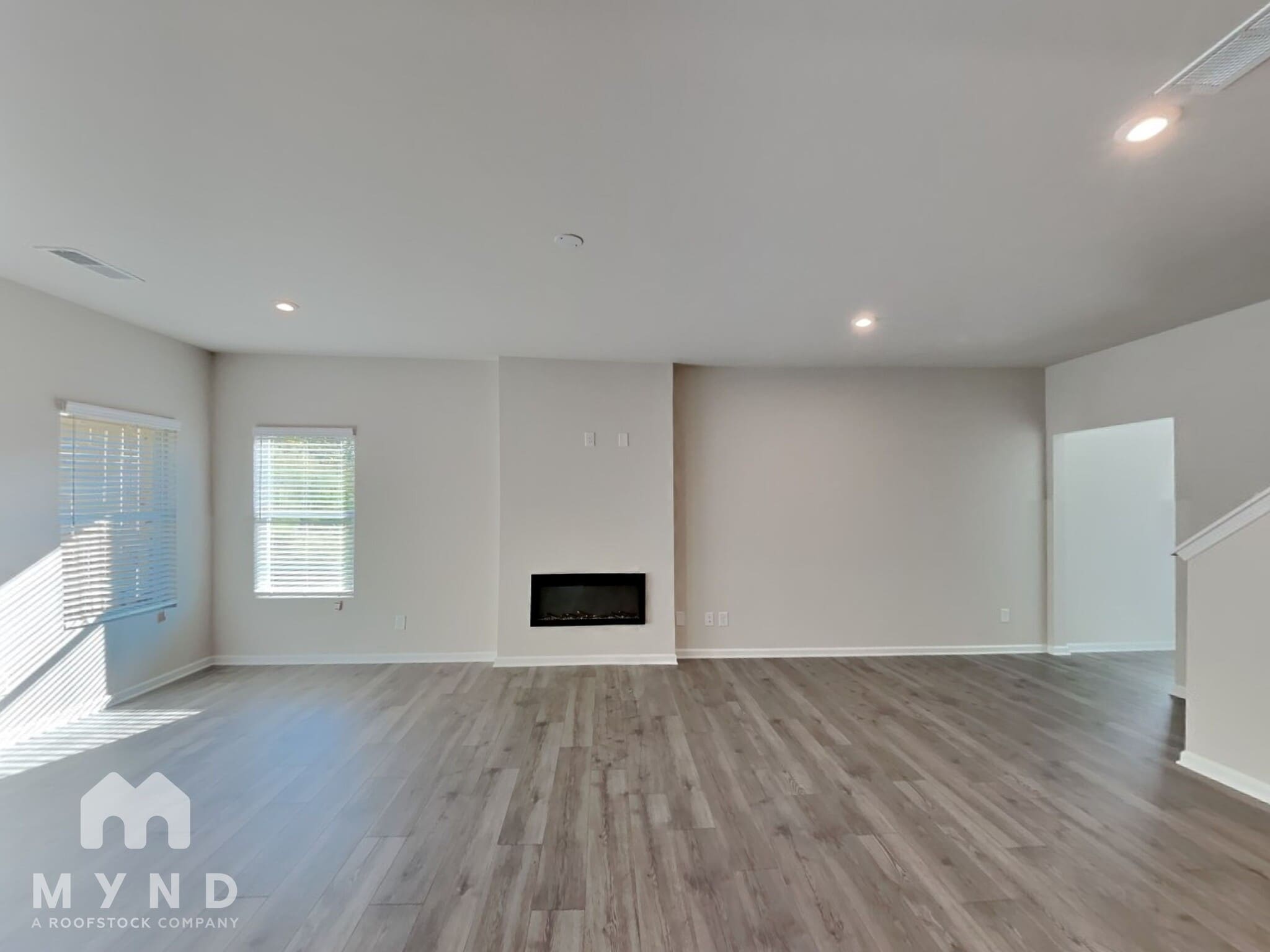 Building Photo - 1187 Park Center Cir