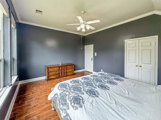 Building Photo - 3015 Gilford Ln