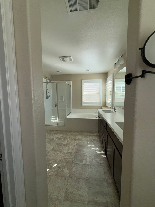 Building Photo - Chervil Way