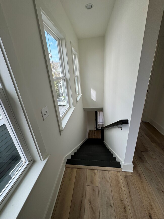 Building Photo - 509 Rosedale Ave
