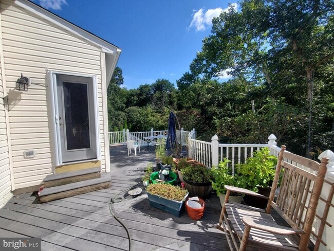 Building Photo - 20960 Capilano Ct