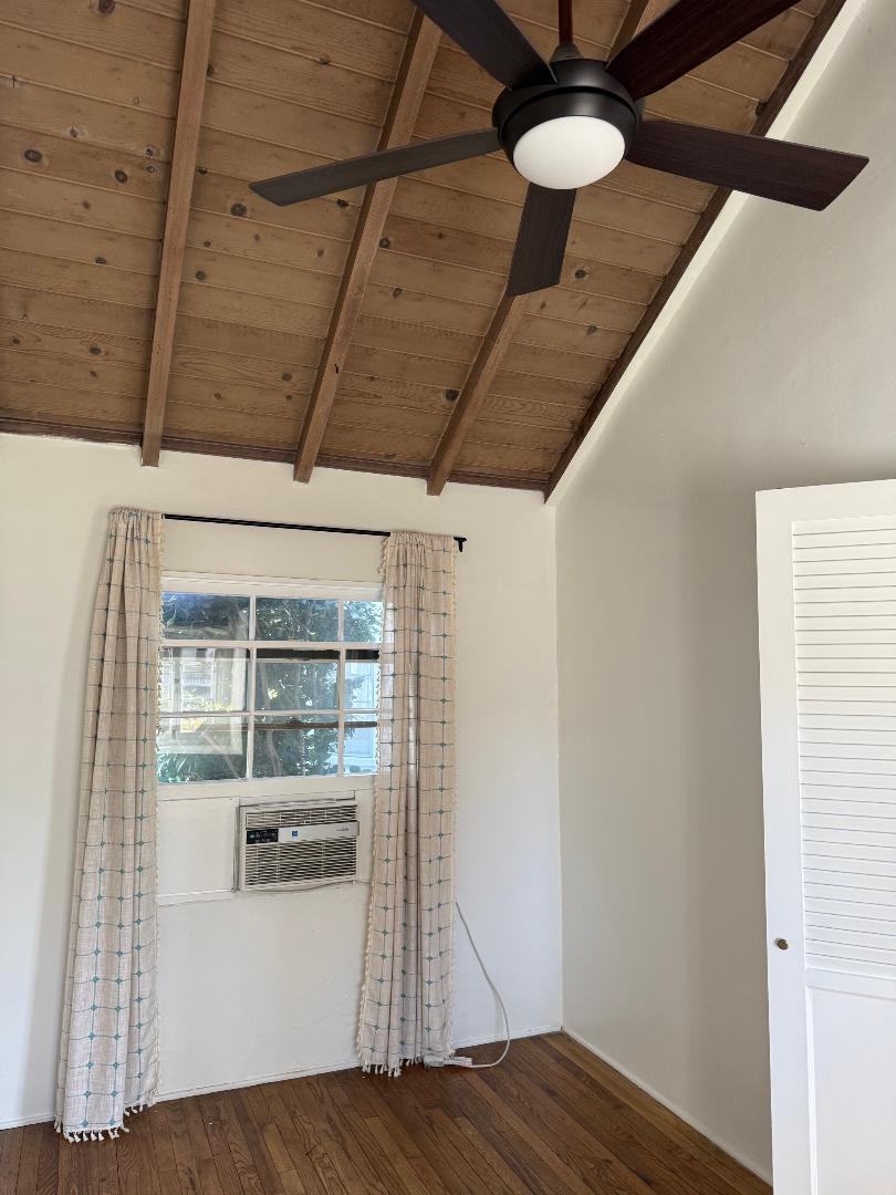 Bedroom with high ceilings - 4448 Carpenter Ave