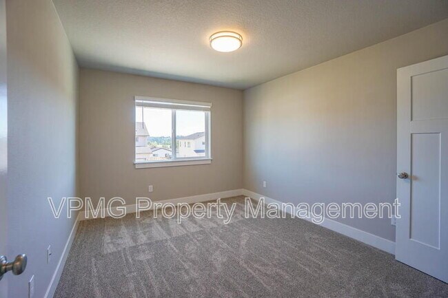 Building Photo - 2331 E Otter Lp