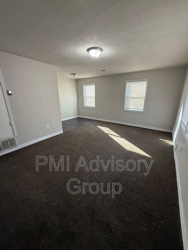 Building Photo - 529 SE 36th St