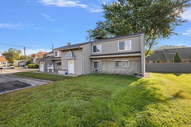 Building Photo - 26324 Harper Ave