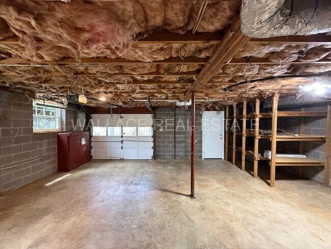 Building Photo - UPDATED 4 BEDROOM IN CRESTWOOD HILLS IN W. KNOXVILLE