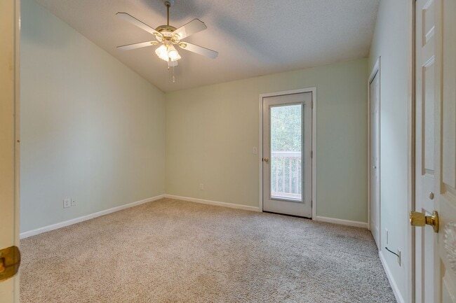 Building Photo - 3 bdrm/2 Bath Condo  Bristol, TN