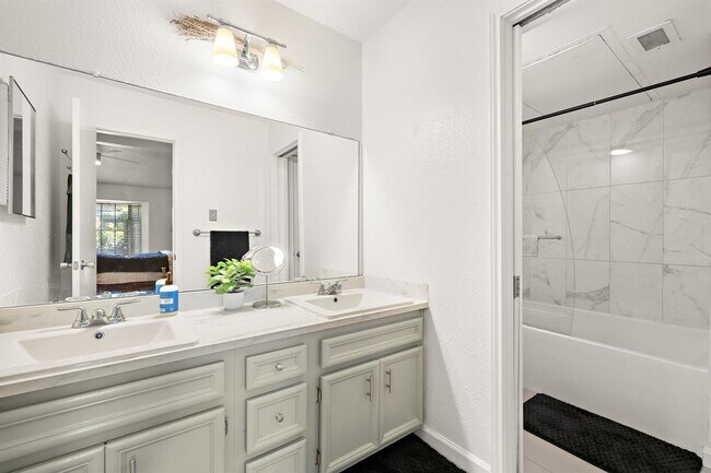 Building Photo - 1601 Faro Dr