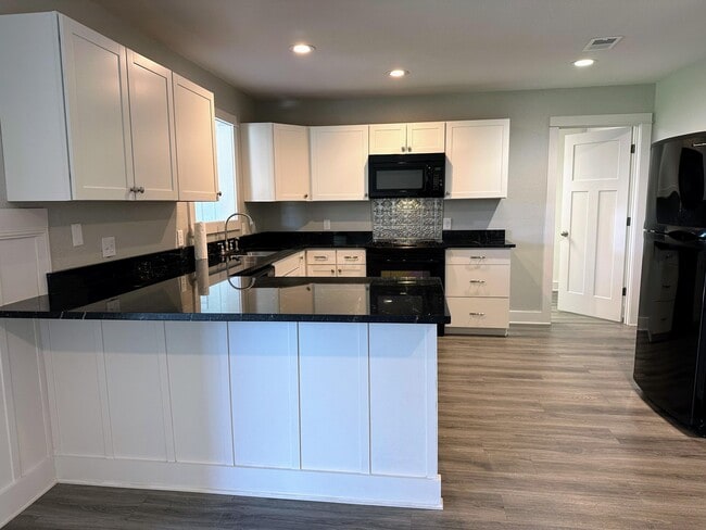 Building Photo - 1014 E Indian Creek Ranch Rd