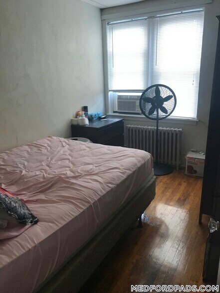 Building Photo - 53 Fellsway W