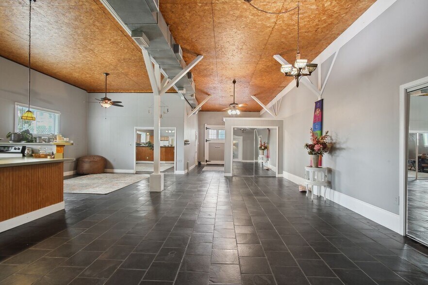 Building Photo - 116 Elmira Ave