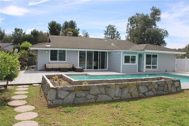 Building Photo - 761 W Country Hills Dr