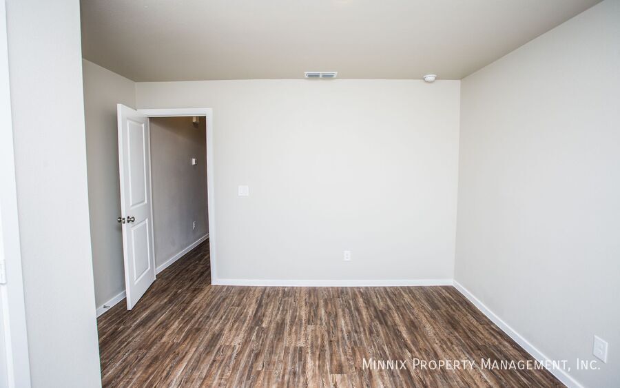 Building Photo - 2110 Langford Ave