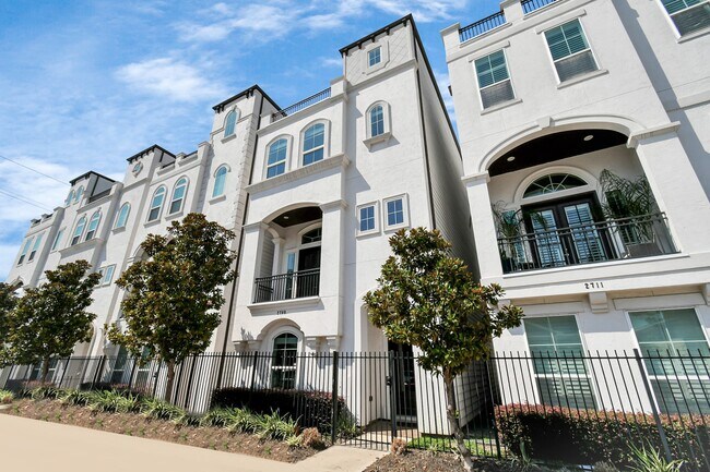 Building Photo - 2709 Kennedy St