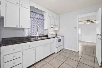 Building Photo - 626 Magnolia Ave