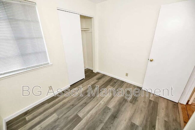 Building Photo - 1426 48th Ave