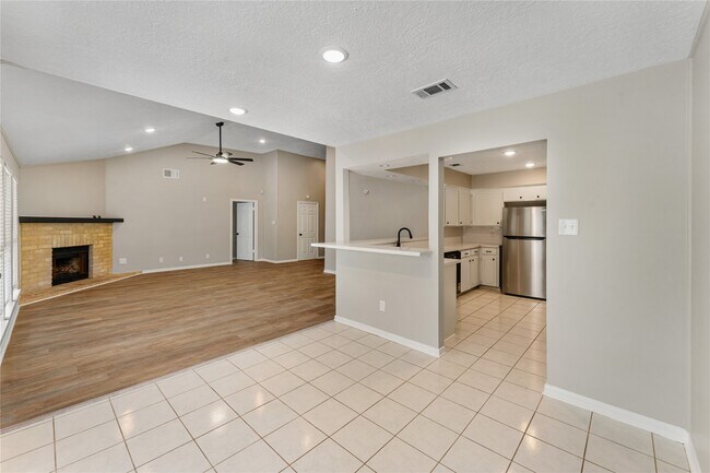 Building Photo - 8219 Winding Meadow Ct