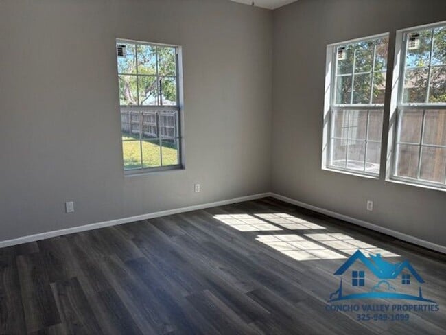 Building Photo - For Rent - 5 Bedroom/ 2 Bathroom in Santa Rita