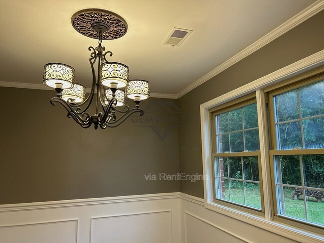 Building Photo - 100 Kendallwood Dr