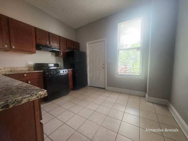 Building Photo - 6606 S Evans Ave