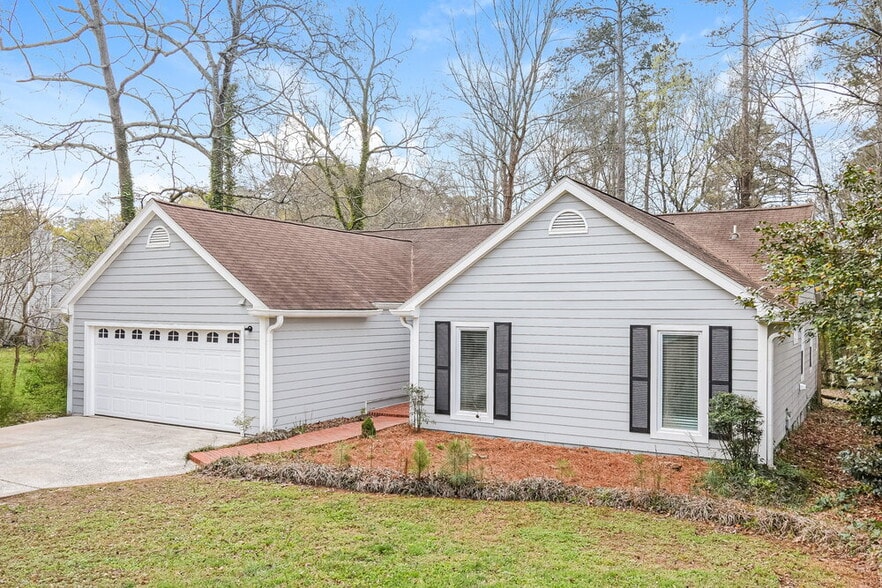 Building Photo - 110 River Oaks Dr