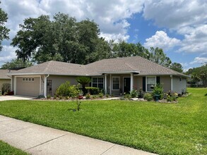 Building Photo - Bright and spacious home in Eagle Point!