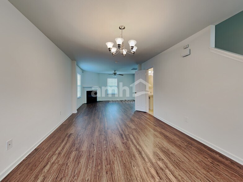 Building Photo - 1882 Woodstone Dr