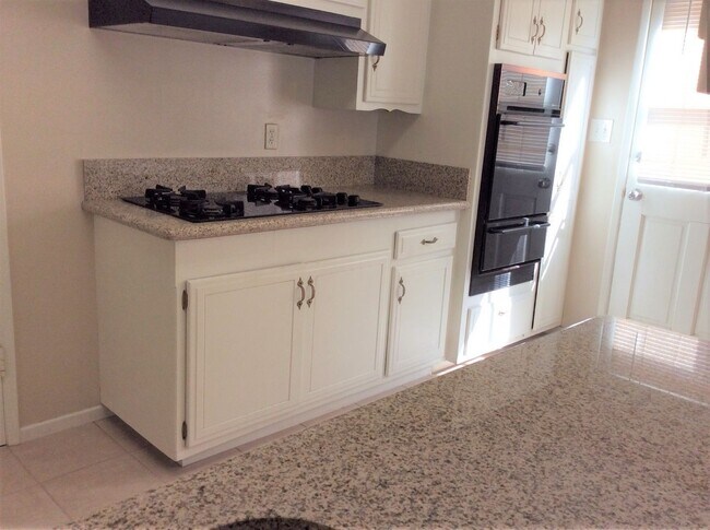 Building Photo - 3 Bedroom 2 Bathroom in Riverside Walking ...