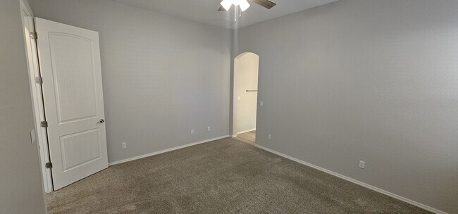 Building Photo - Beautiful Home in Granville!