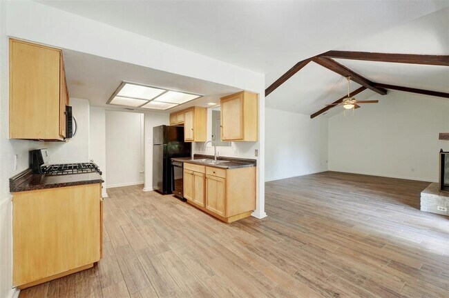 Building Photo - 10207 Rutland Village W