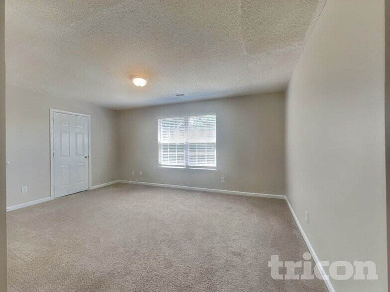 Building Photo - 33 Abbey Ln