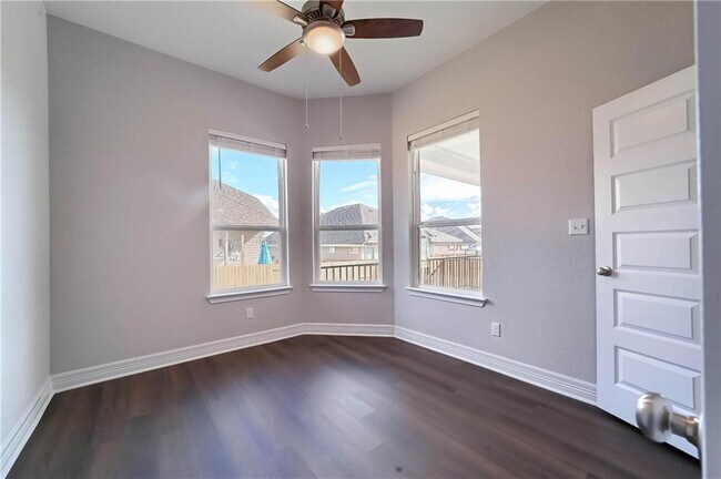 Building Photo - 133 White Steppe Way