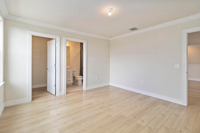Building Photo - 8289 Vaulting Dr