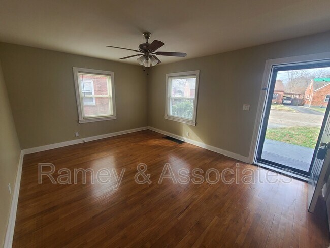 Building Photo - 1627 Catalpa St