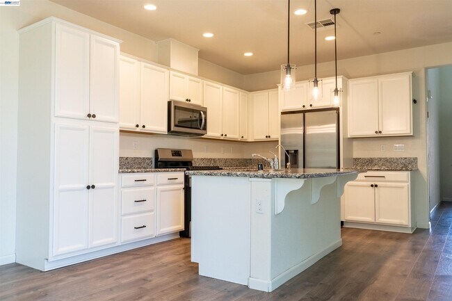 Building Photo - 21236 Grapevine Dr