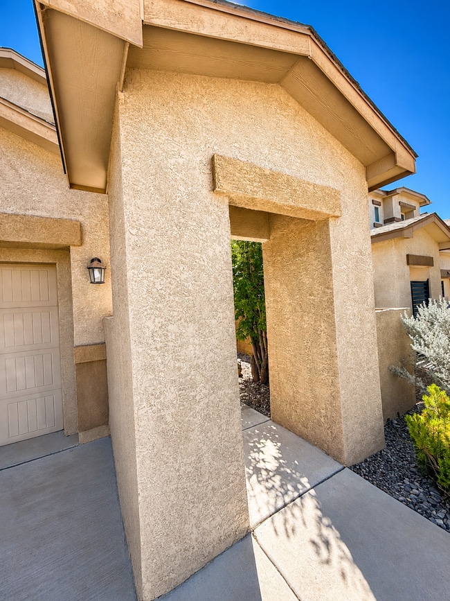 Building Photo - 8936 Mission Ridge Dr