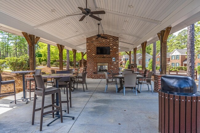 Building Photo - 1733 Woodbrooke Dr