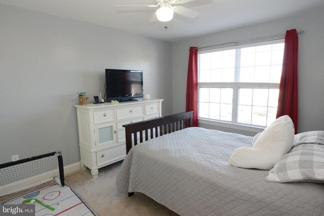 Building Photo - 326 W Hamlin Ave