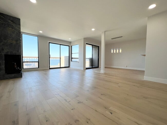 Building Photo - Beautifully Remodeled Condo with OCEAN VIE...