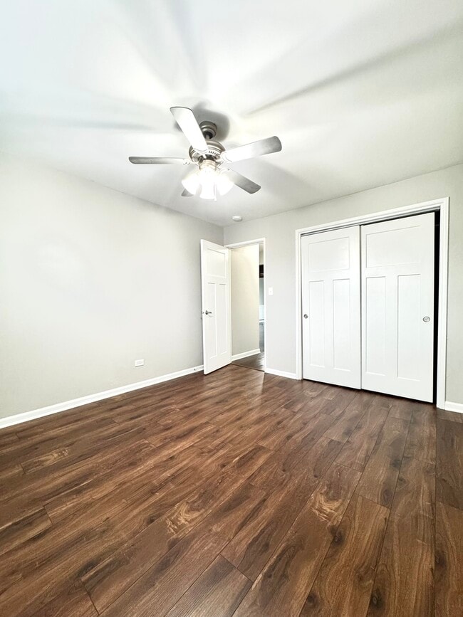 Building Photo - 5644 W 105th St