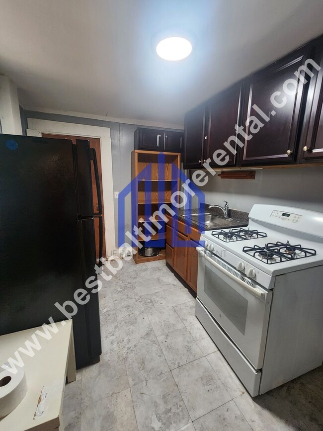 Building Photo - 2 Bedroom Home Available in West Baltimore