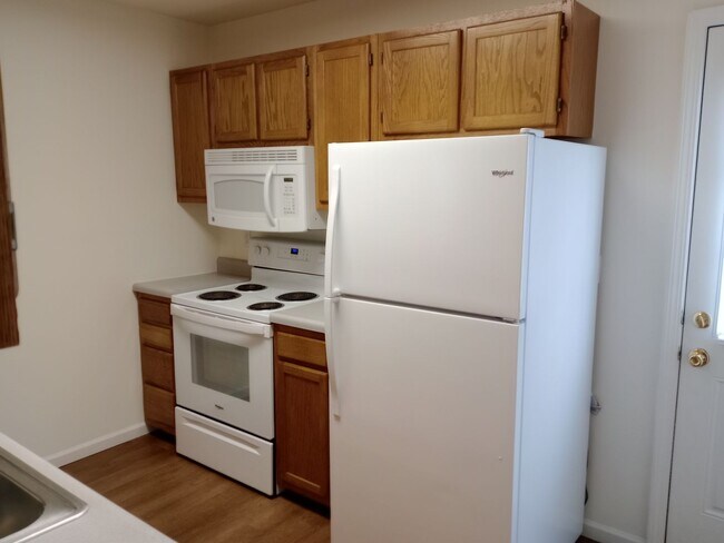 Building Photo - 2401-2403-2403 Northampton Dr