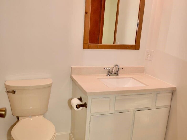 Building Photo - 76 Batcheller Ave